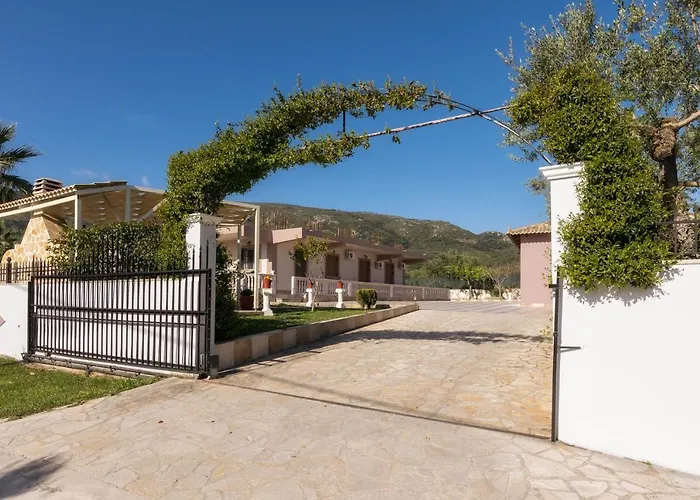 Fontana Villa Mouzákion