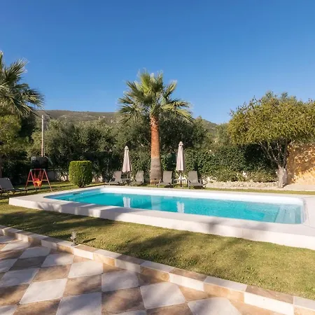 Fontana Villa Mouzákion