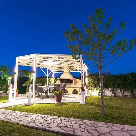 Fontana 빌라 Mouzákion